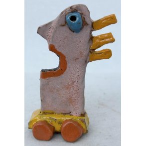 Bilist p� r�de hjul, skulptur, H.10 cm