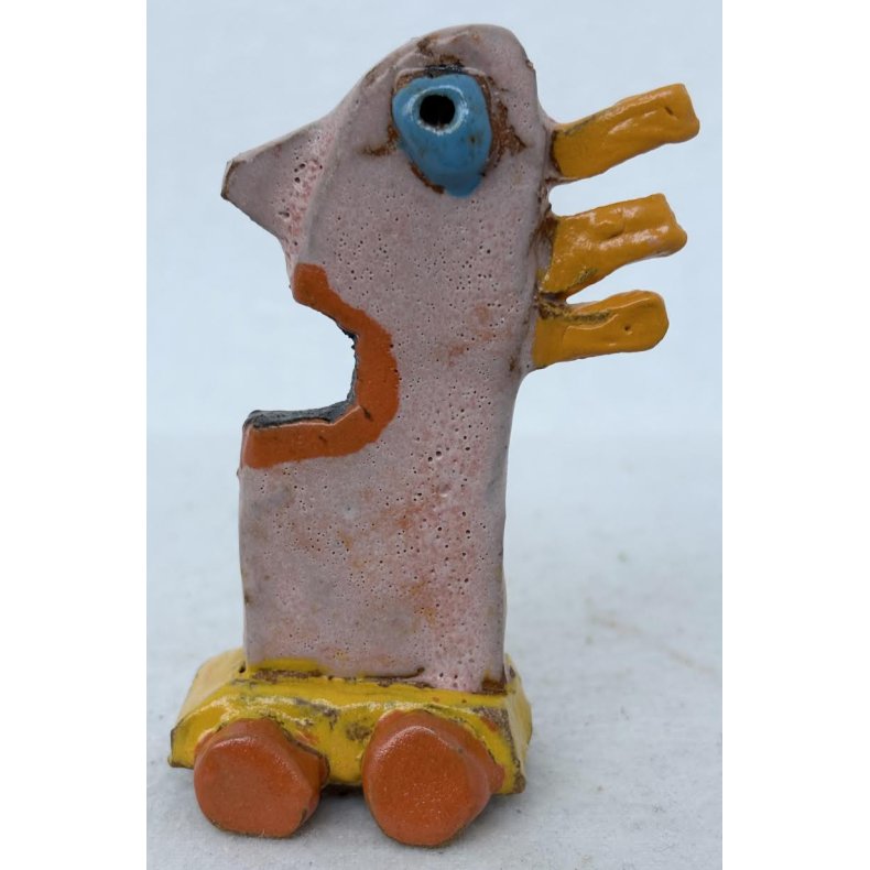 Bilist p� r�de hjul, skulptur, H.10 cm