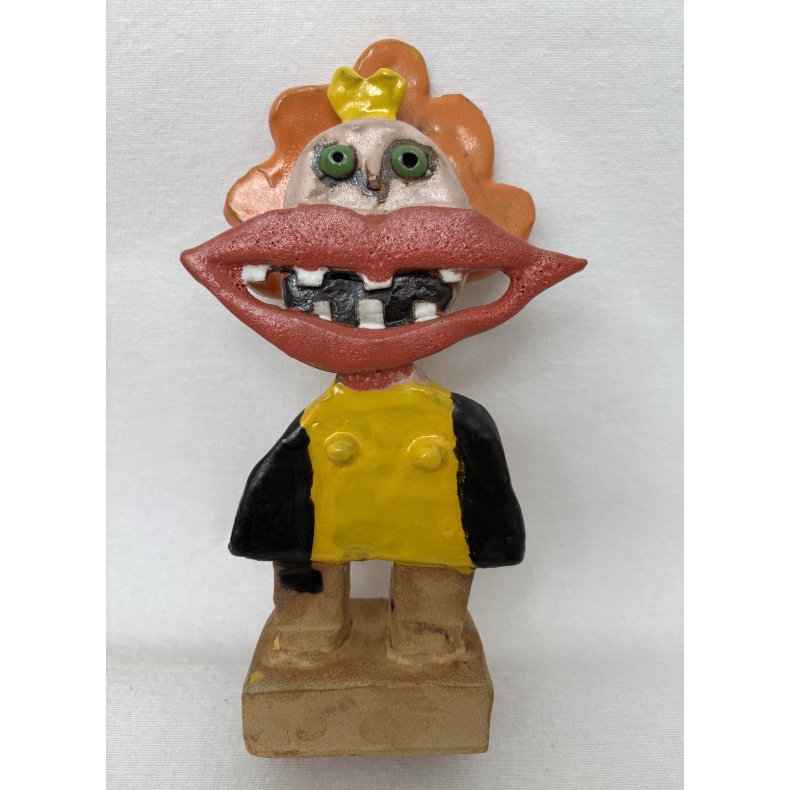 Grinepige med orange hr, skulptur, H.25 cm