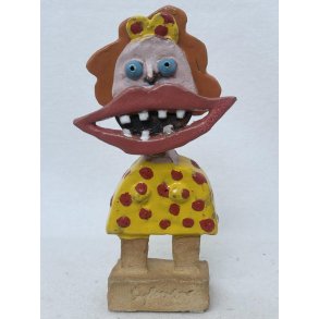 Grinepige med r�de prikker, skulptur, ca. 23 cm