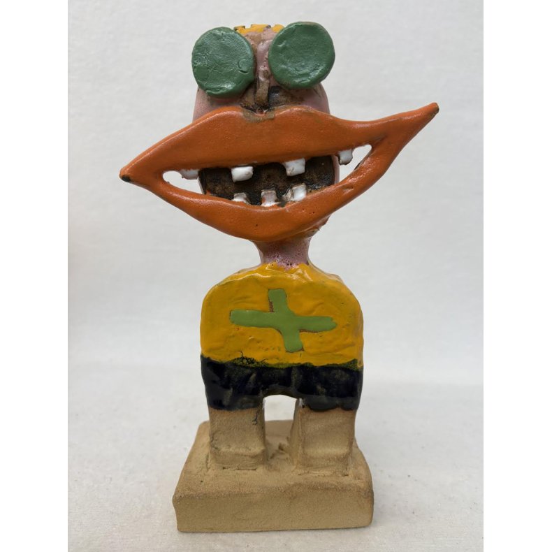 Grinedreng med kryds, skulptur, H.22 cm