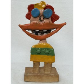 Grinepige med bl� briller, skulptur, ca. 23 cm