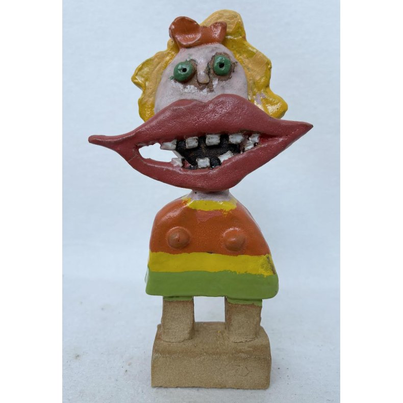 Grinepige med gr�nne �jne, skulptur, ca. 23 cm