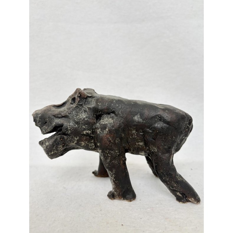 HUND, original stent�js skulptur fra GRAVPLADS TIL GADENS FOLK, ca. 12x17 cm