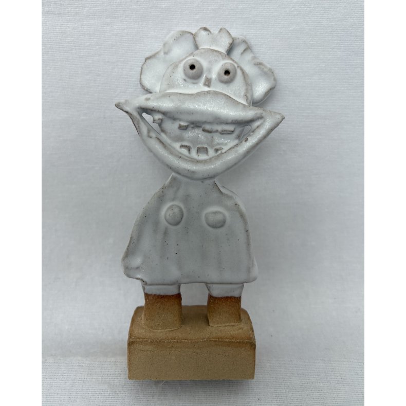 Grinepige, skulptur, hvid, H.17 cm