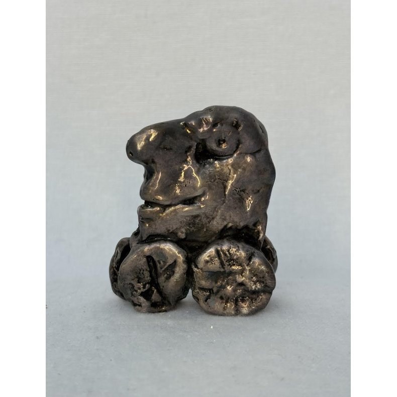 Lille bilist, forslvet tin, skulptur, ca. H.6 cm
