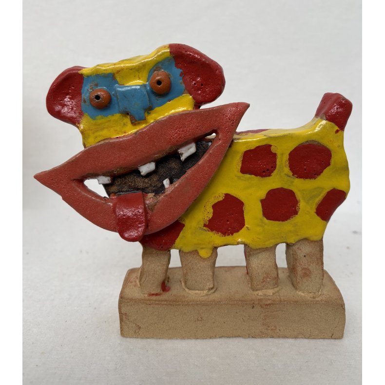 Rdplettede hund, skulptur, 17x20 cm