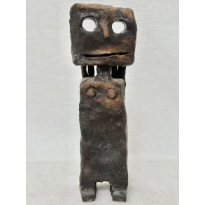TEENAGER, original stent�js skulptur fra GRAVPLADS TIL GADENS FOLK, ca. 26 cm