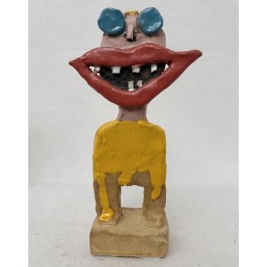 Grinedreng med gul krop, skulptur, ca. 23 cm