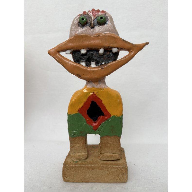 Grinedreng med mrke p maven, skulptur, H.23 cm