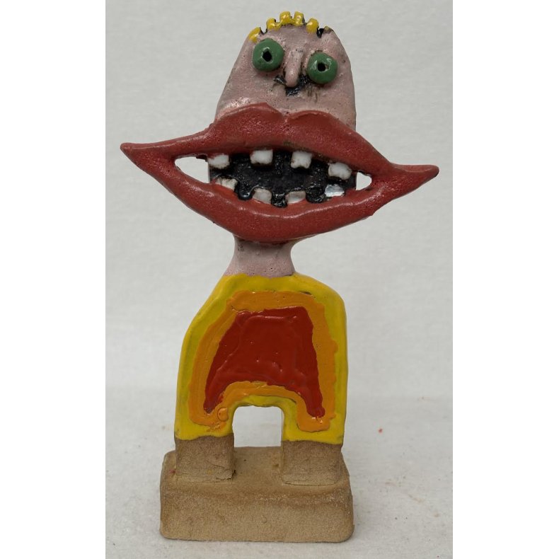 Grinedreng med r�d mave, skulptur, ca. 22 cm