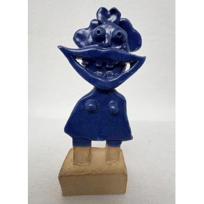 Grinepige, skulptur, bl, H.17 cm