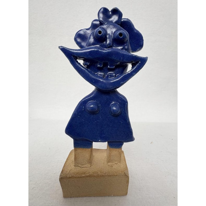 Grinepige, skulptur, bl, H.17 cm