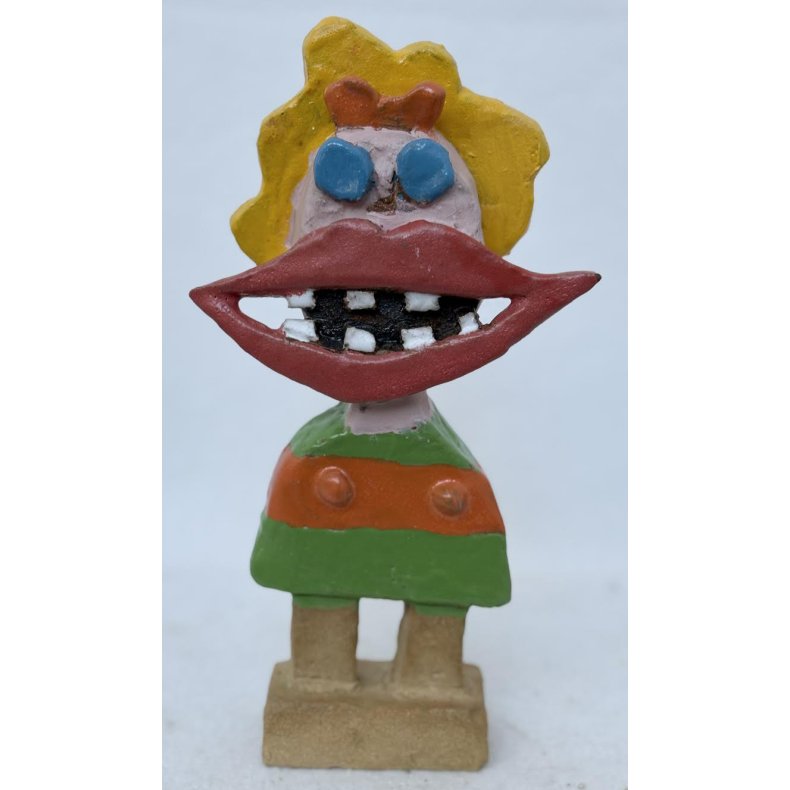 Grinepige med bl� briller, skulptur, ca. 22 cm