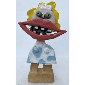 Grinepige med hvid sl�jfe, skulptur, ca. 22 cm