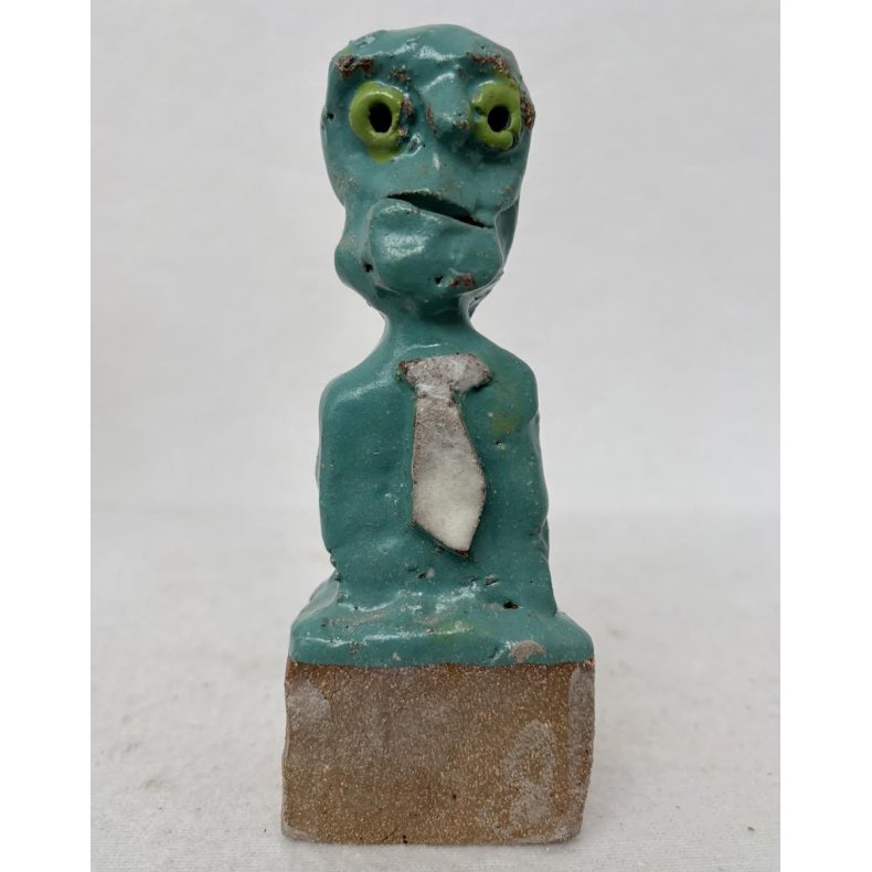 Gr�n mand med slips, skulptur, ca. 16 cm