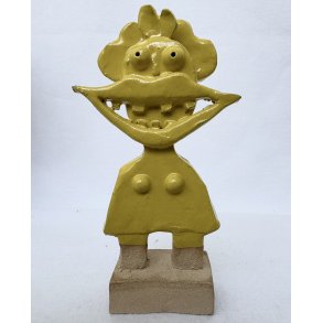 Grinepige, skulptur, gul, H. ca. 17 cm